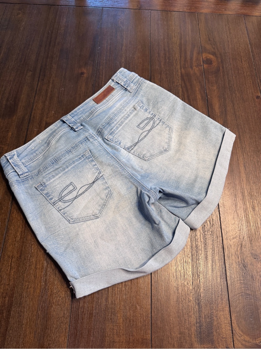 Chip & Pepper California Malibu Mid Rise Denim Shorts S 26 Light Wash Cuffed - Picture 2 of 12